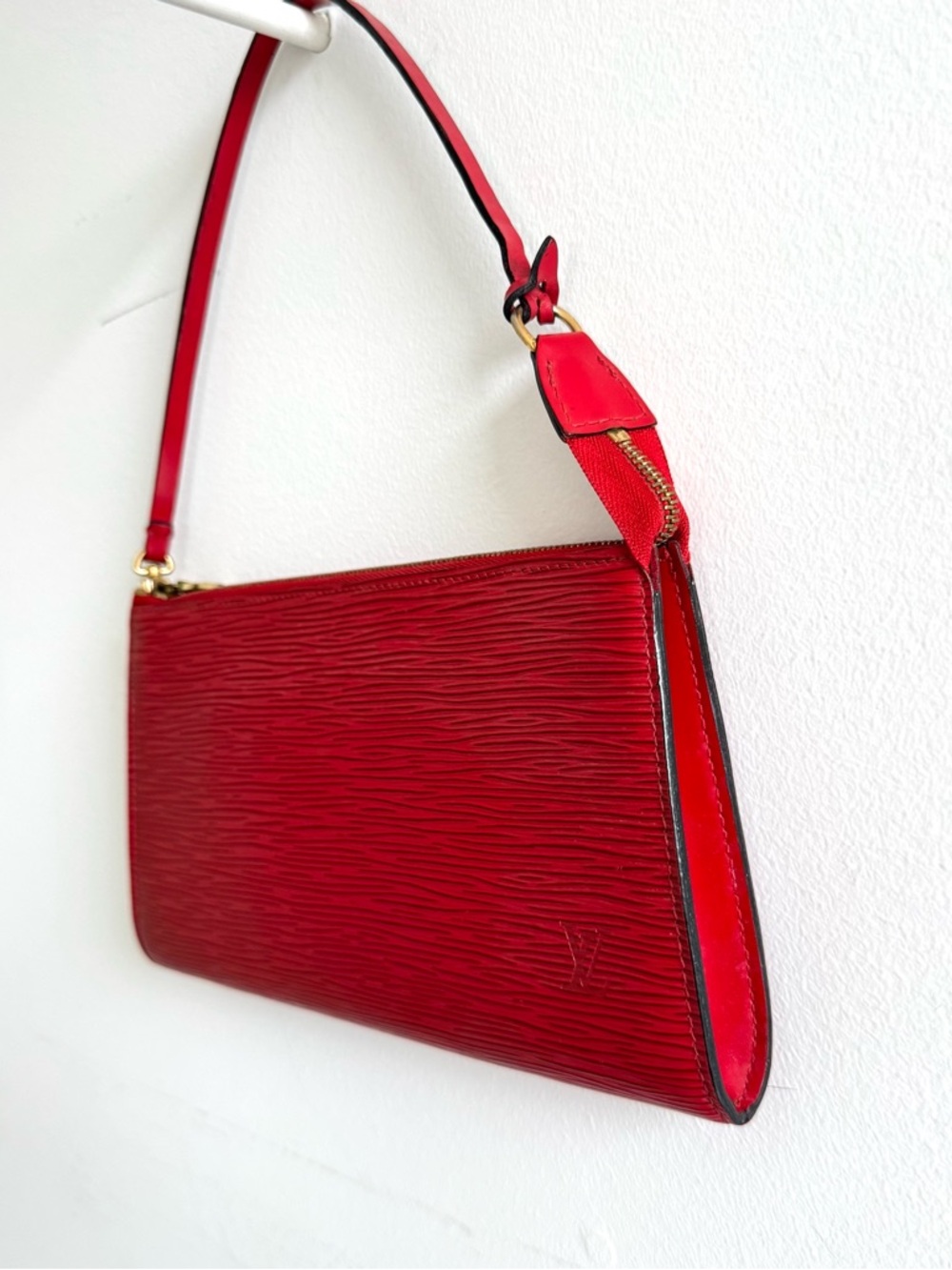 Louis Vuitton with box and dust bag Epi Leather Pochette - Picture 9 of 10